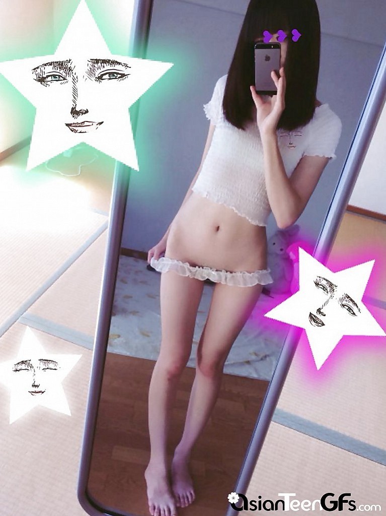 Splendida giovane giapponese prende incredibili selfies nudi
 #67327646