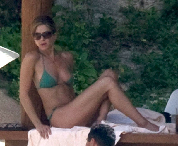 Jennifer Aniston showing tits and posing in bikini #75411903