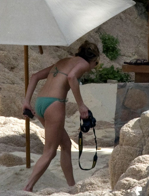 Jennifer Aniston showing tits and posing in bikini #75411932
