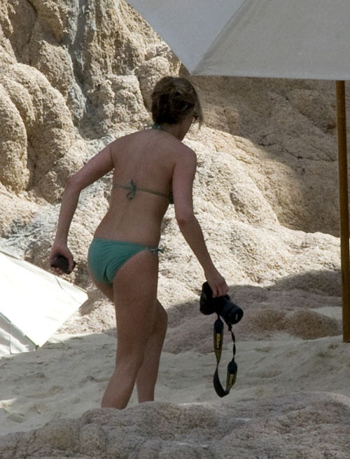 Jennifer Aniston showing tits and posing in bikini #75411940