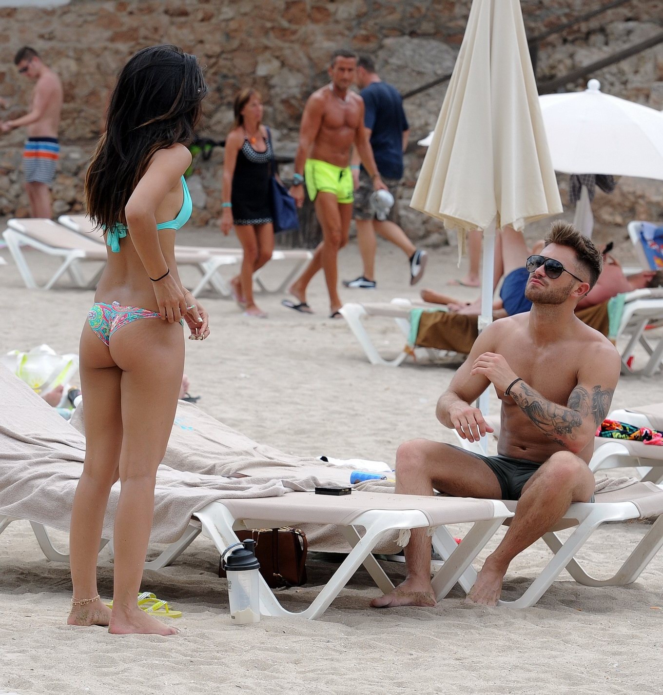 Jasmin Walia zeigt ihre großen Brüste und saftigen Bikini-Arsch
 #75140190