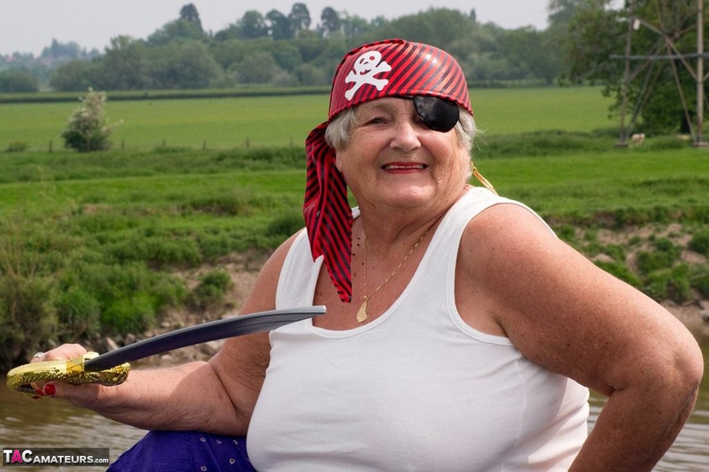 Abuela pirata
 #67188765