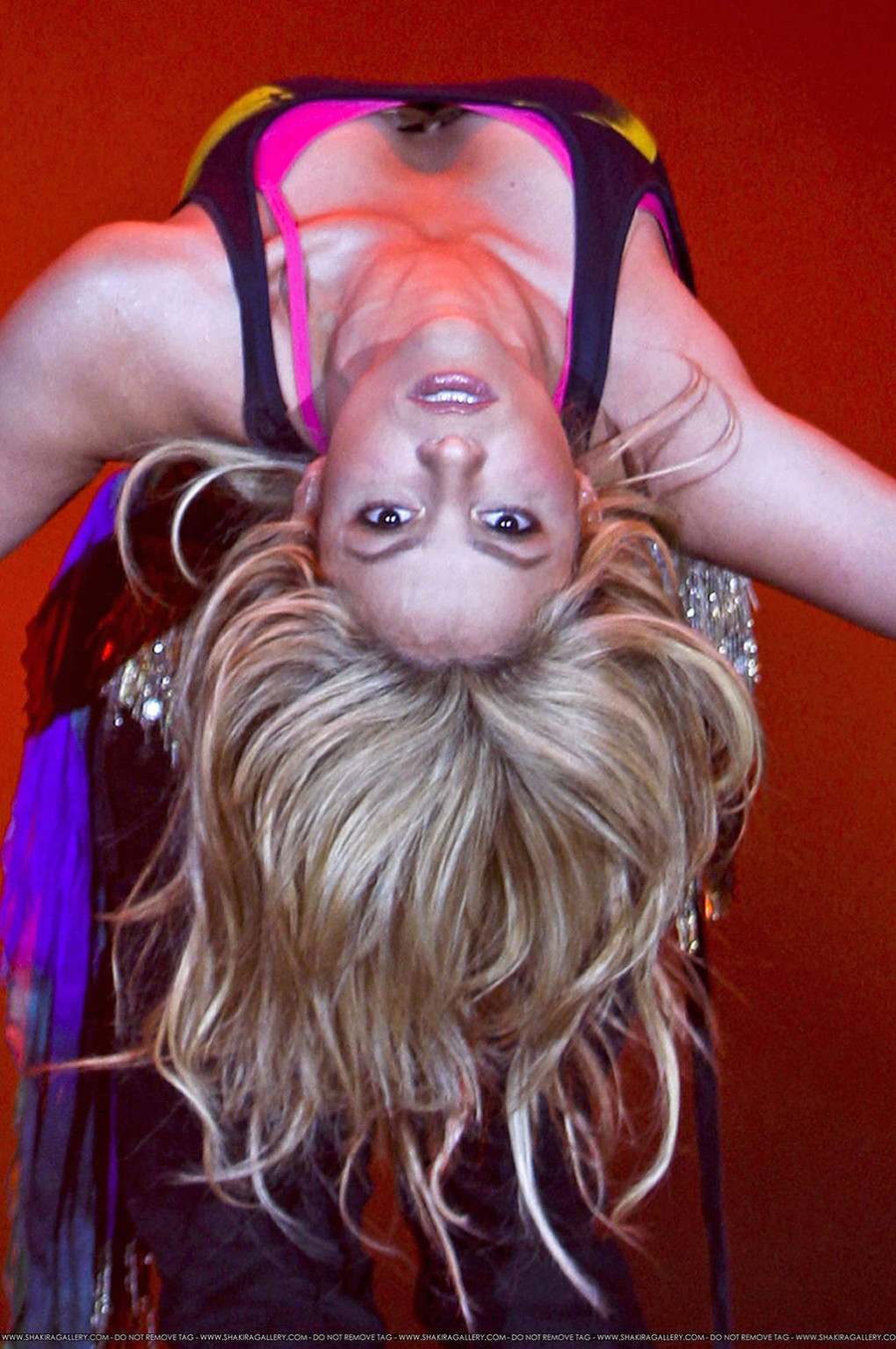 Shakira en bikini en un yate y con falda arriba en el escenario y con botas fuckme
 #75339941