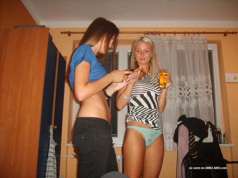Candid amateur 18 year old GFs flashing the camera #68166511