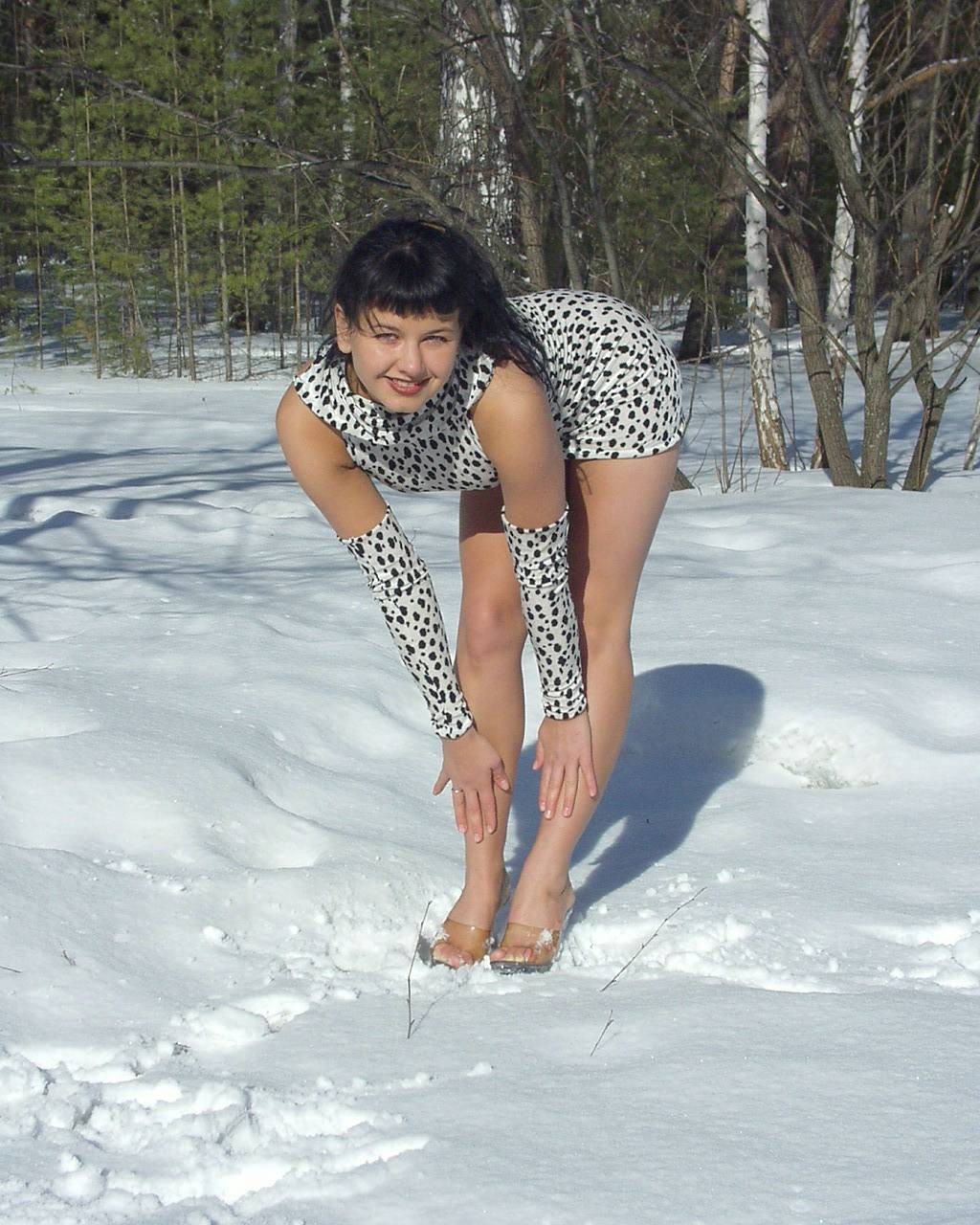 Leyla flashes al aire libre en la nieve
 #67316000