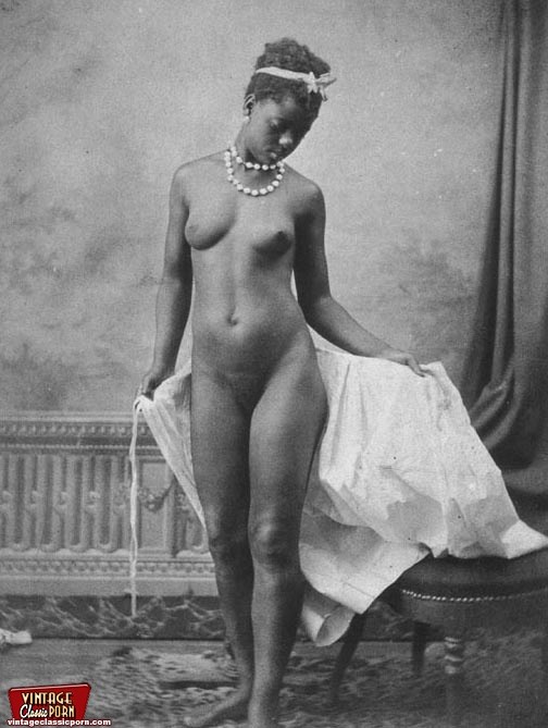 Ragazze etniche vintage che mostrano il loro bel corpo nudo sexy
 #67757845