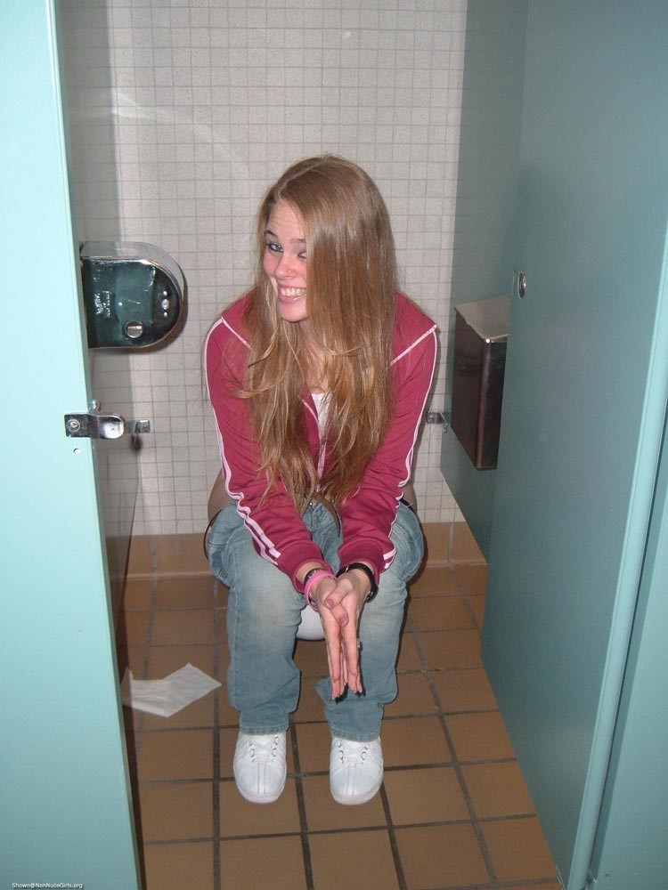 Amateur teen girls peeing #78695548