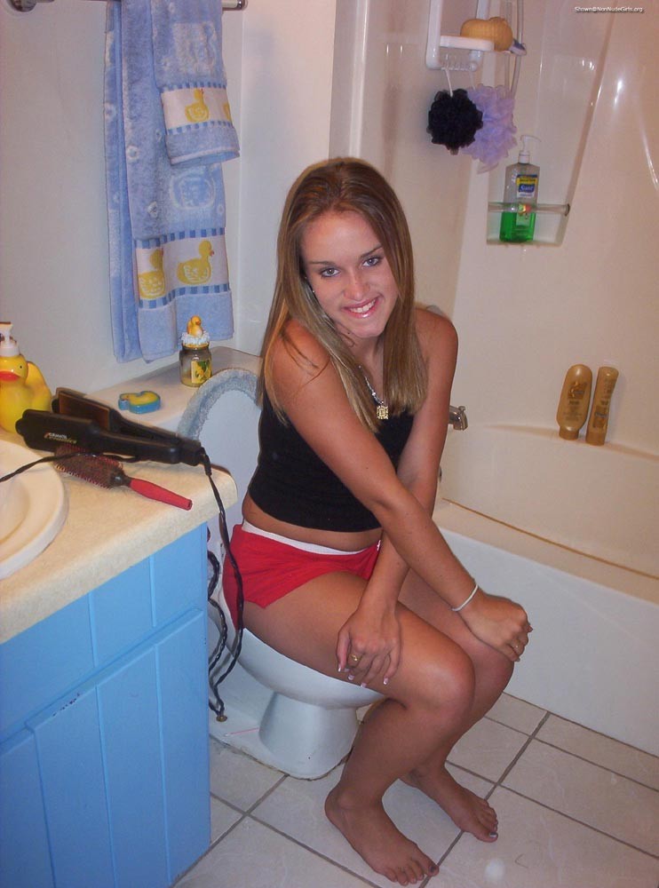 Amateur teen girls peeing #78695598