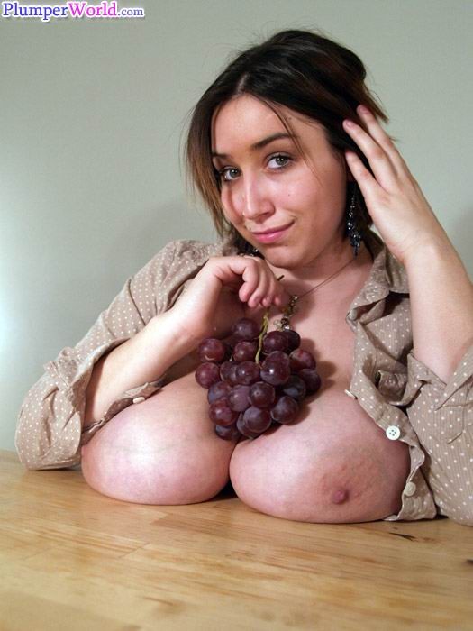 huge boobs amateur plumper poser