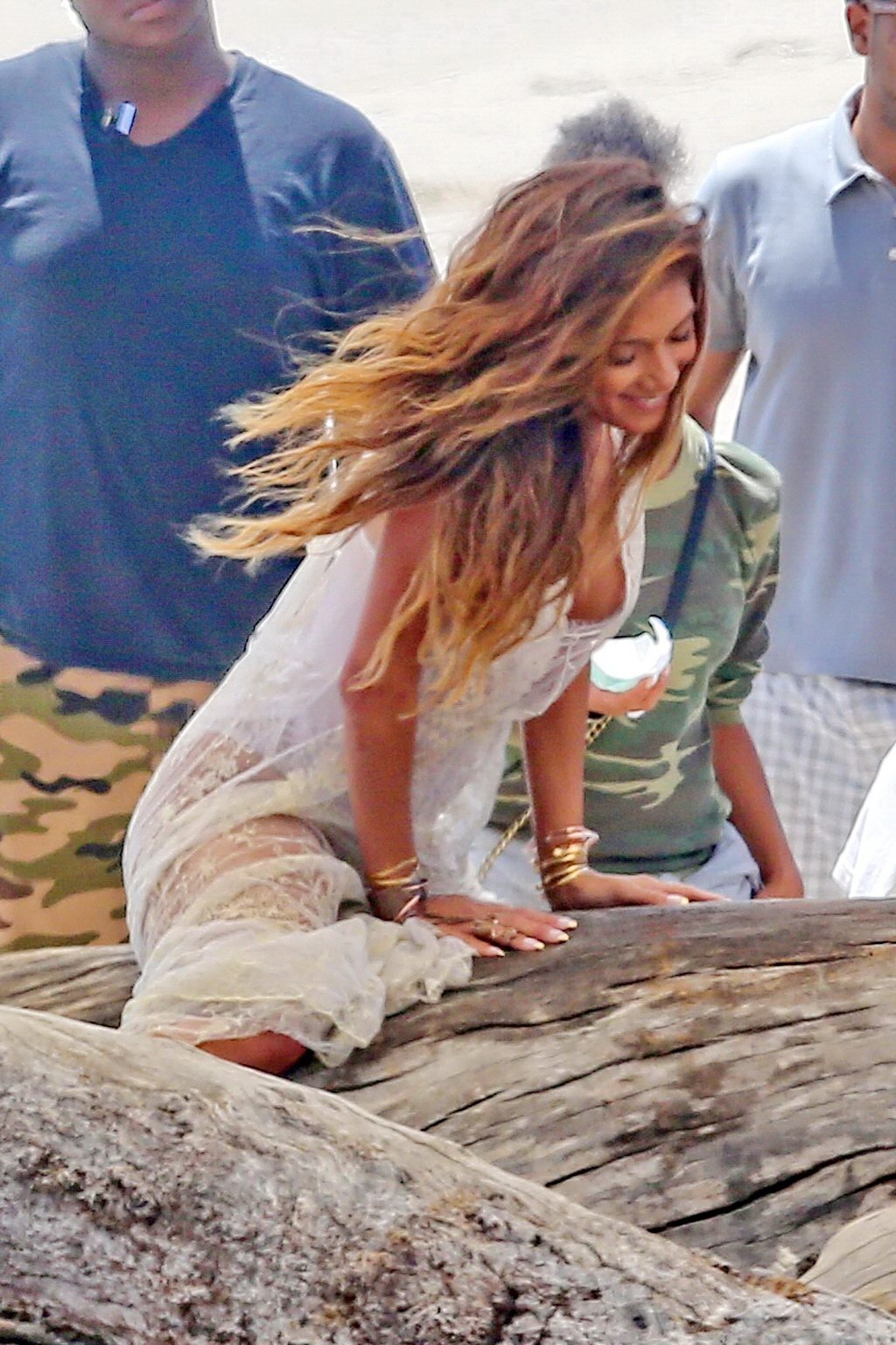 Nicole scherzinger nip slip en el set de su nuevo video musical en malibú
 #75195497