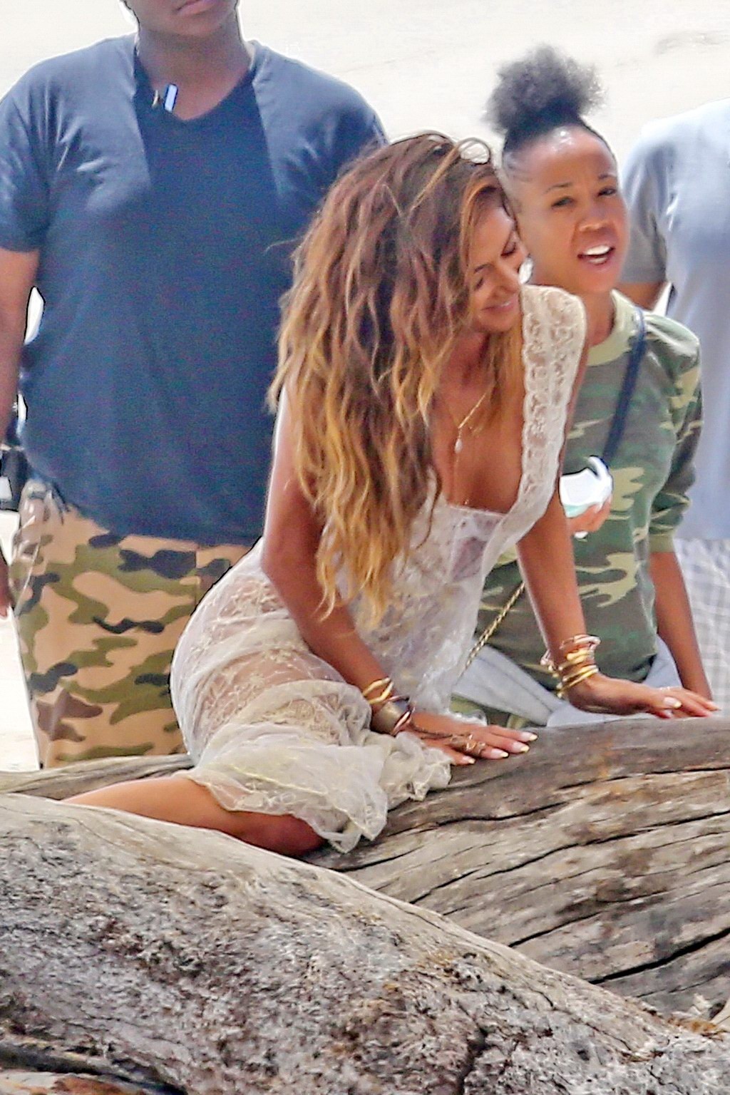 Nicole scherzinger nip slip en el set de su nuevo video musical en malibú
 #75195499