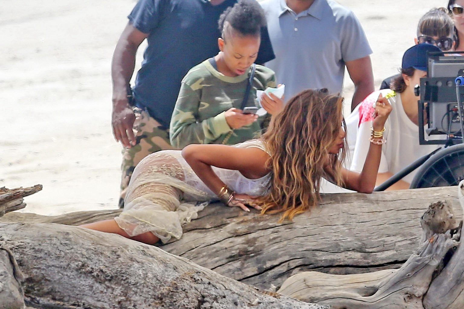 Nicole scherzinger nip slip en el set de su nuevo video musical en malibú
 #75195562