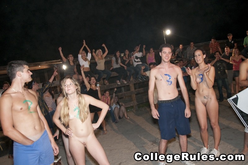 Hübsches College-Mädchen wird nach Party von hinten gefickt
 #74523116