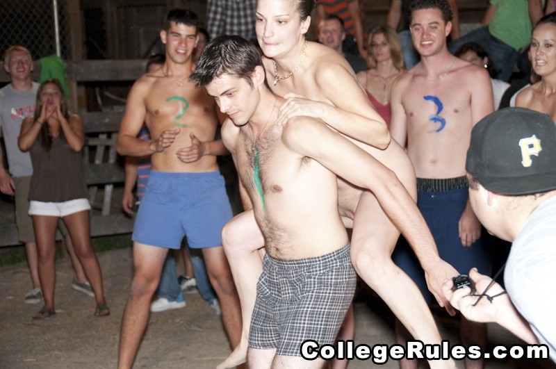 Hübsches College-Mädchen wird nach Party von hinten gefickt
 #74523200
