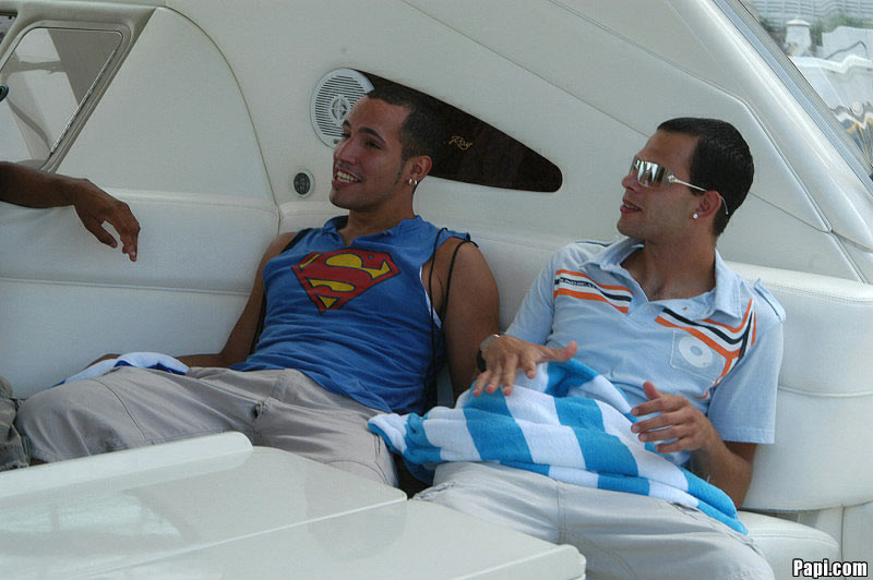 Regardez ces soirées de sexe gay sur un bateau à poil à Miami, ces gays se déchaînent.
 #76904614