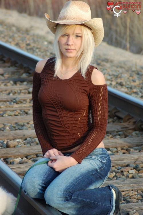 Little cowgirl drops her pants and pisses on the tracks #78697205
