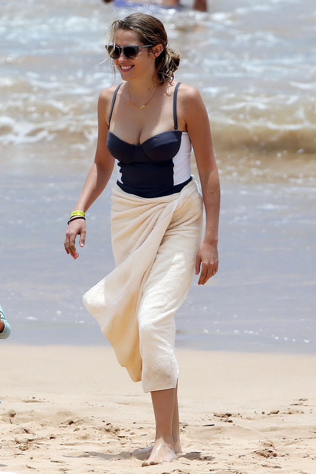 Teresa Palmer busty wearing a low cut swimsuit on a Hawaiian beach #75162450