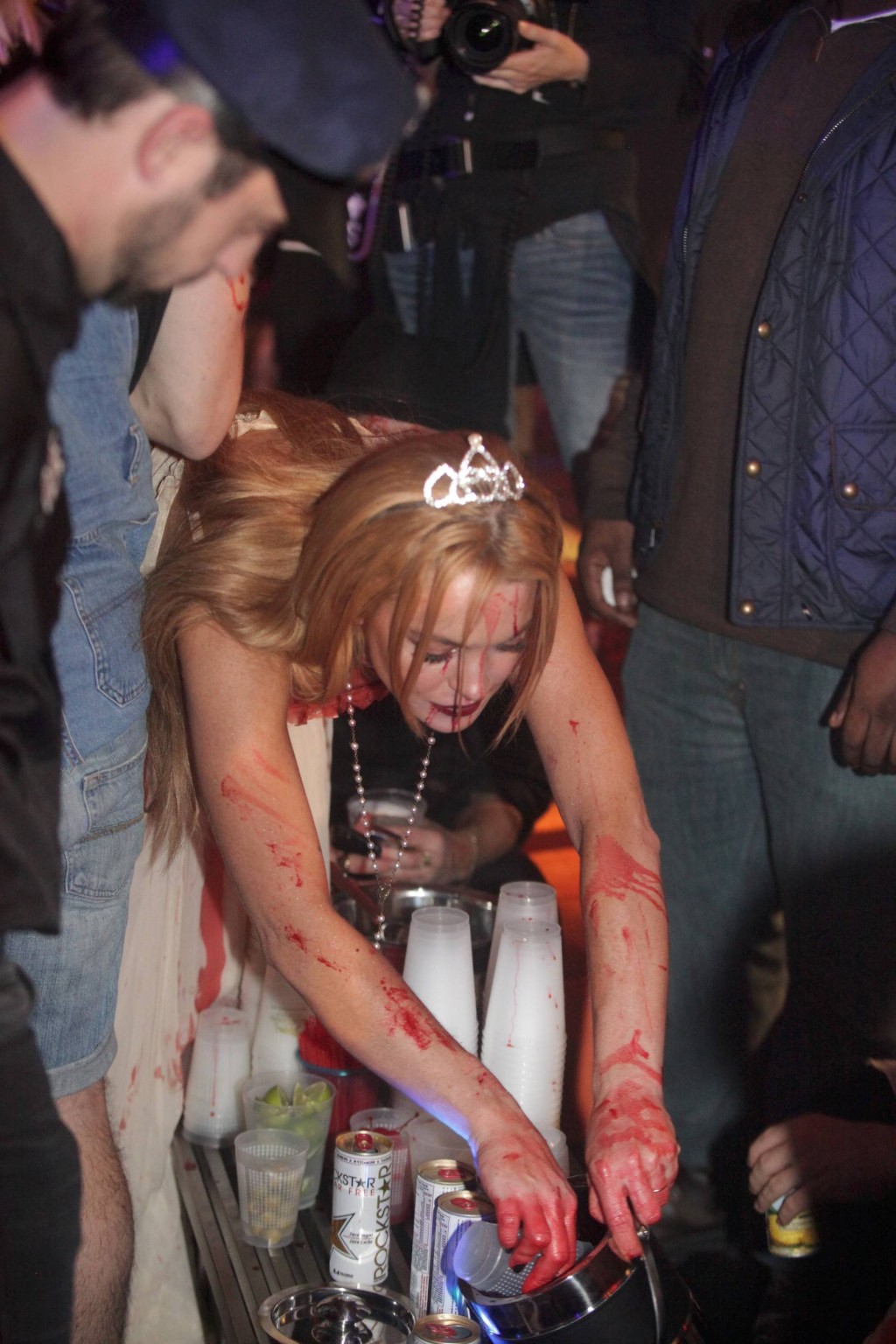 Lindsay lohan disfrazada de carrie celebrando una fiesta de halloween en foxwoods resort cas
 #75213914