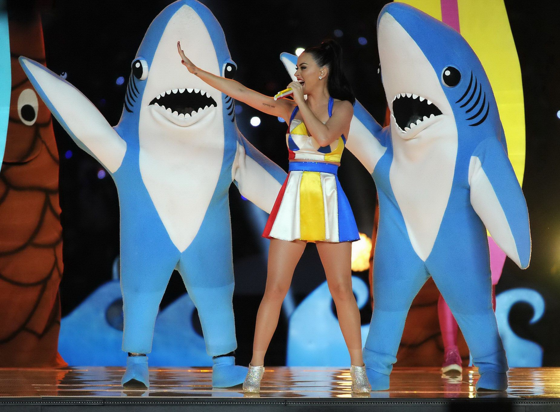 Katy perry busty e leggy in minuscolo abito colorato mini eseguire su super bowl 
 #75174185