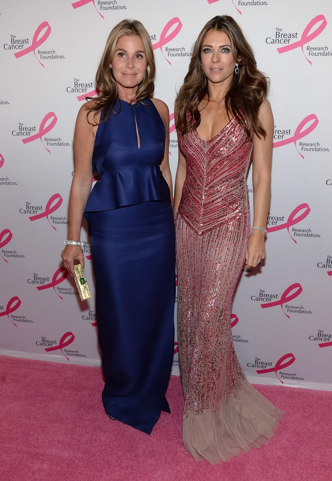 Elizabeth hurley montrant un énorme décolleté à la soirée hot pink 2013 à nyc...
 #75199322