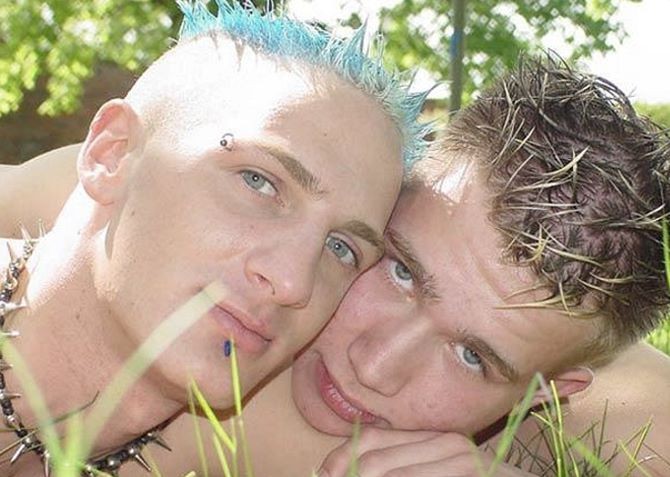 Two twinks with shaved balls enjoy mutual outdoor suck pleasure #76954755