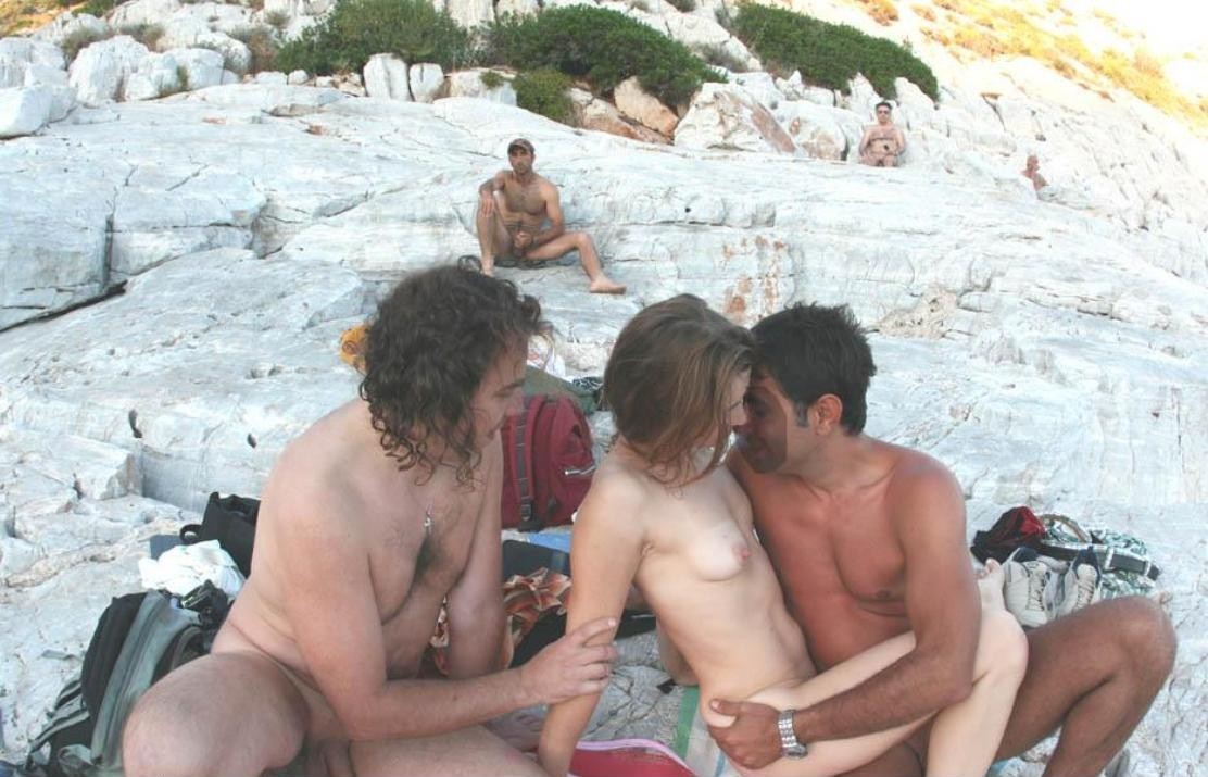 Attenzione - foto e video di nudisti incredibili
 #72265374