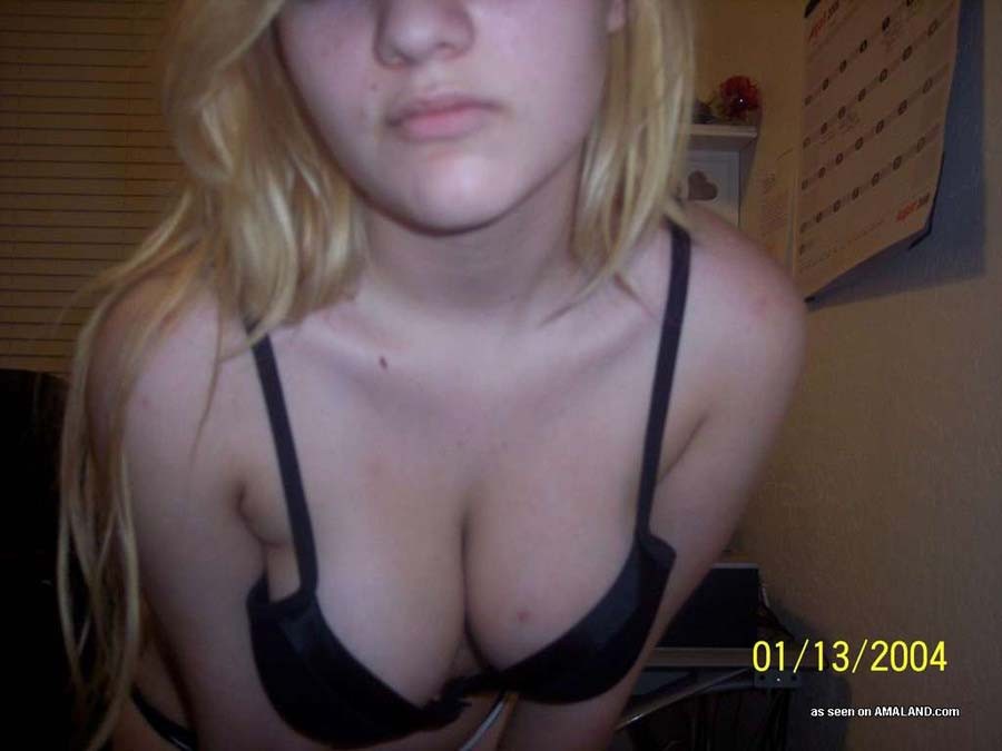 Gallery of an amateur chick posing for her boyfriend #76129284