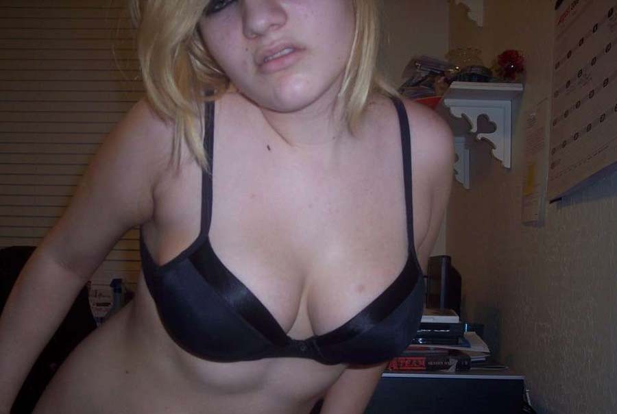 Gallery of an amateur chick posing for her boyfriend #76129306