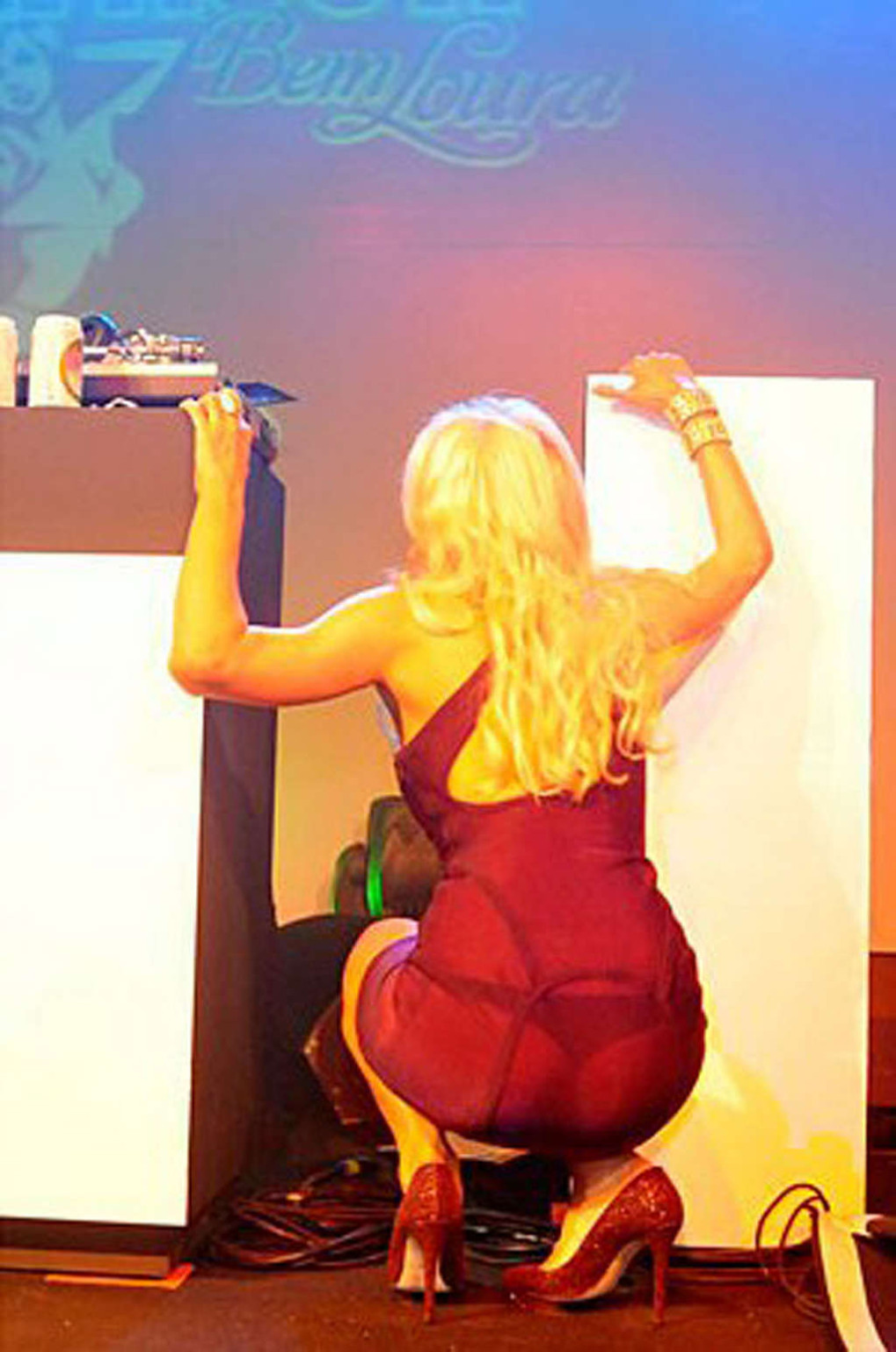 Paris Hilton zeigt Tanga im durchsichtigen Kleid und entblößt ihre Titten und Muschi ups
 #75360096