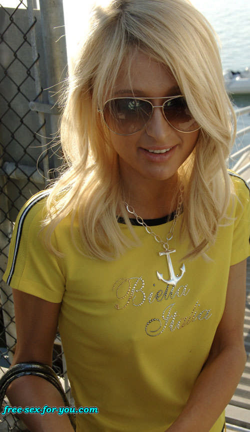 Paris Hilton showing her perky tits and nice pussy to paparazzi #75425391