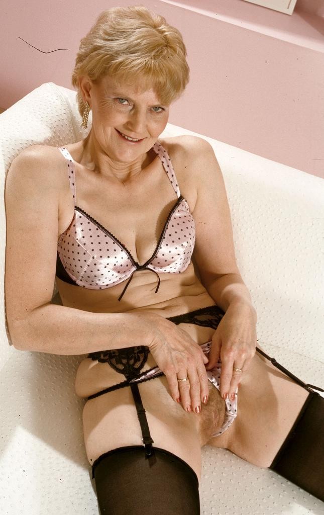 Pussy spreading horny granny in lingerie loves teasing #77250452