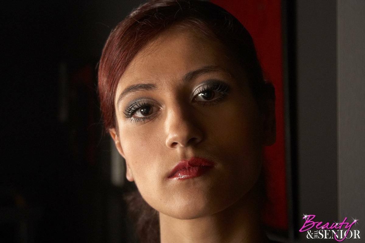 Viejo follando con una nena caliente
 #72067600