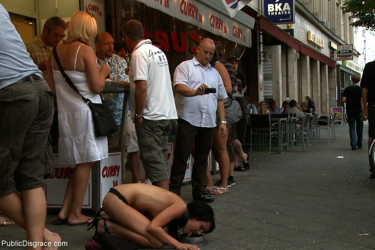 Nena se desnuda, se ata y se folla al aire libre en lugares públicos
 #67611614