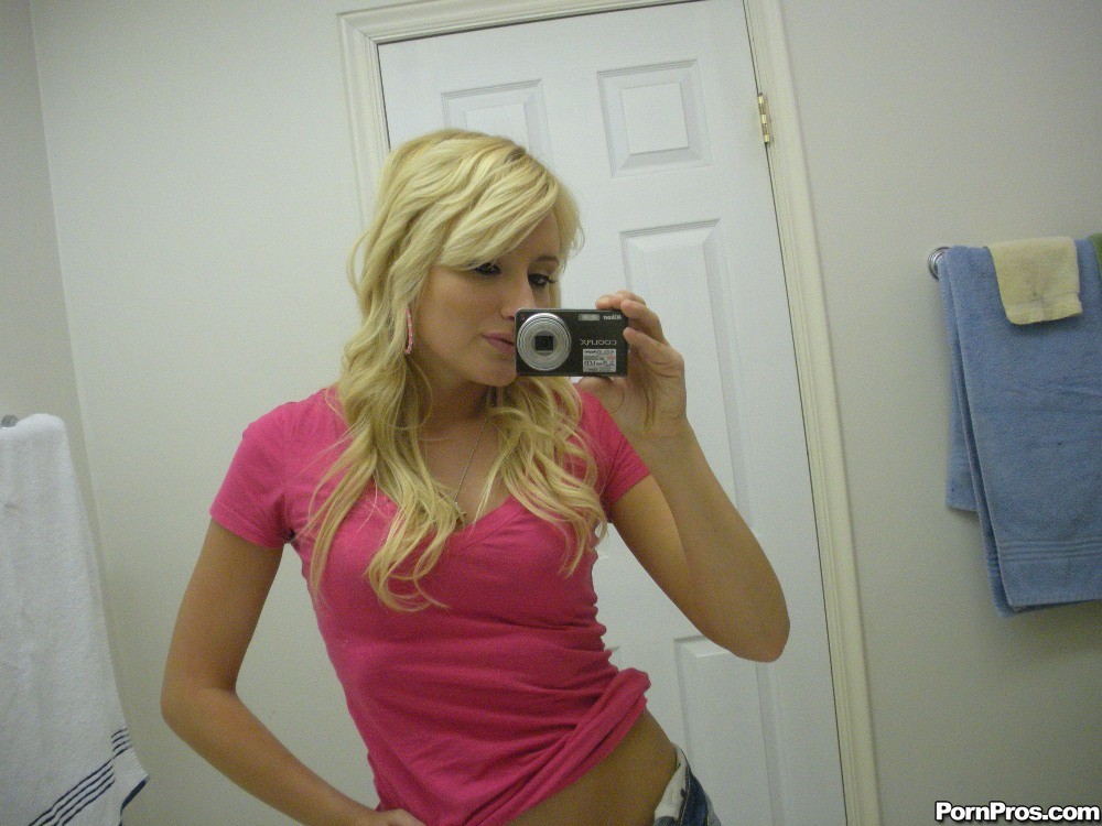 Blonde girlfriend self shot mirror pics