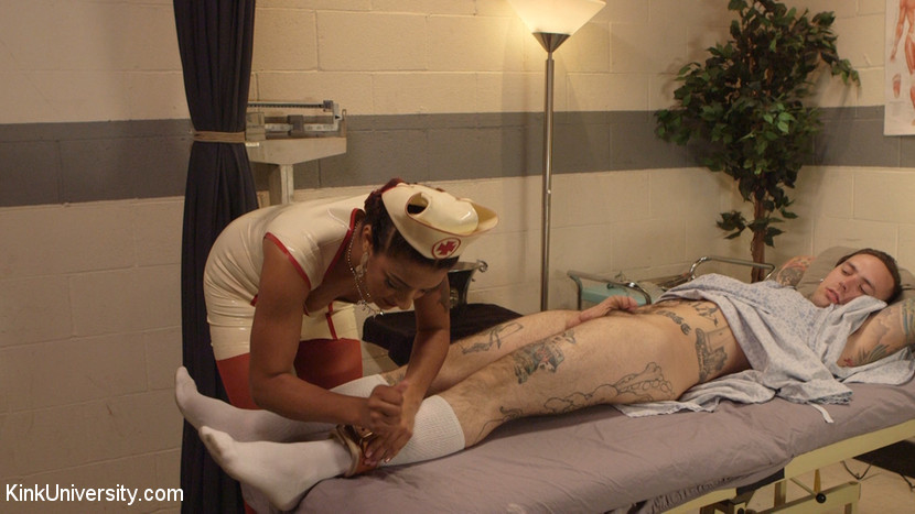L'infermiera in latex Daisy Ducati e Ruckus vi danno una sbirciata nel kinky m
 #68522046