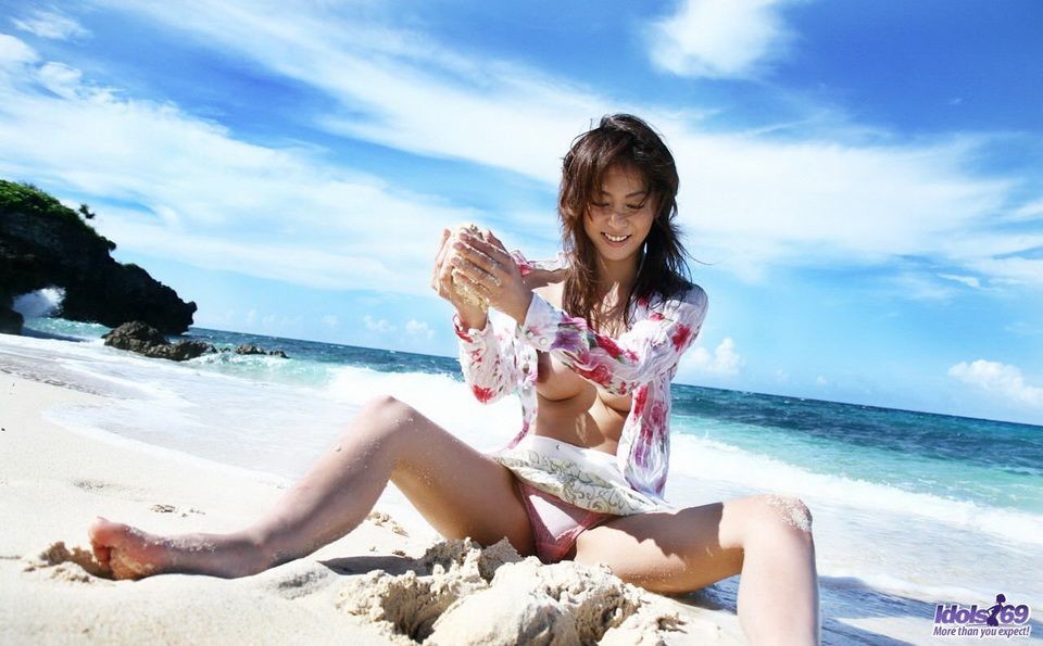 Japanese beach babe Honoka flashes her hairy pussy #69781553