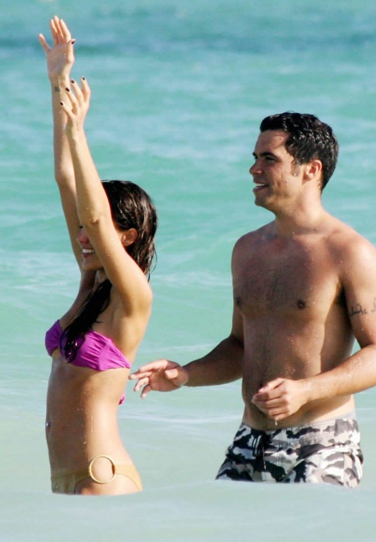 Jessica Alba heiß nackt Strand sehen durch Bilder
 #72297332
