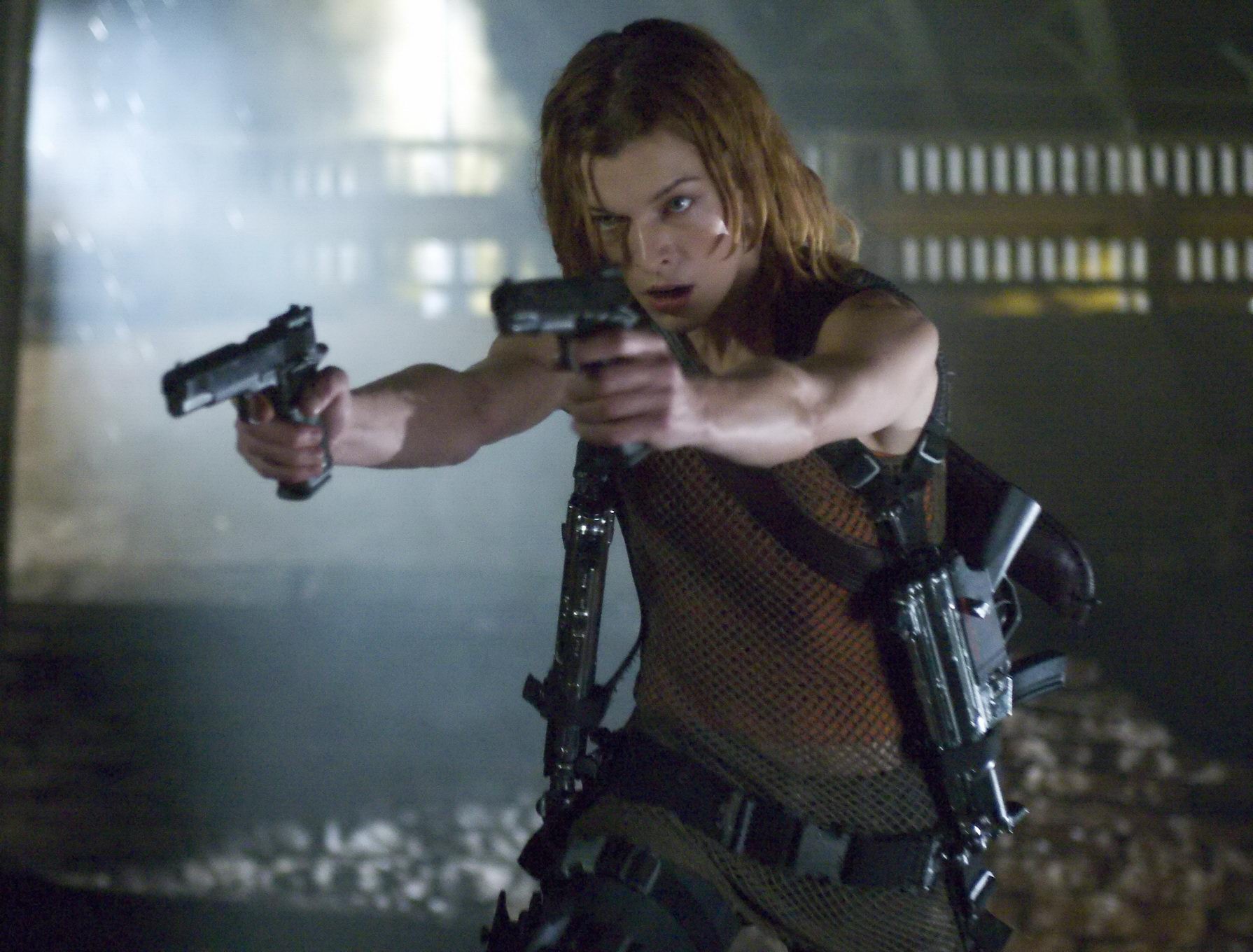 Milla jovovich est sexy, armée jusqu'aux dents dans 'resident evil : apocalypse'.
 #75233226