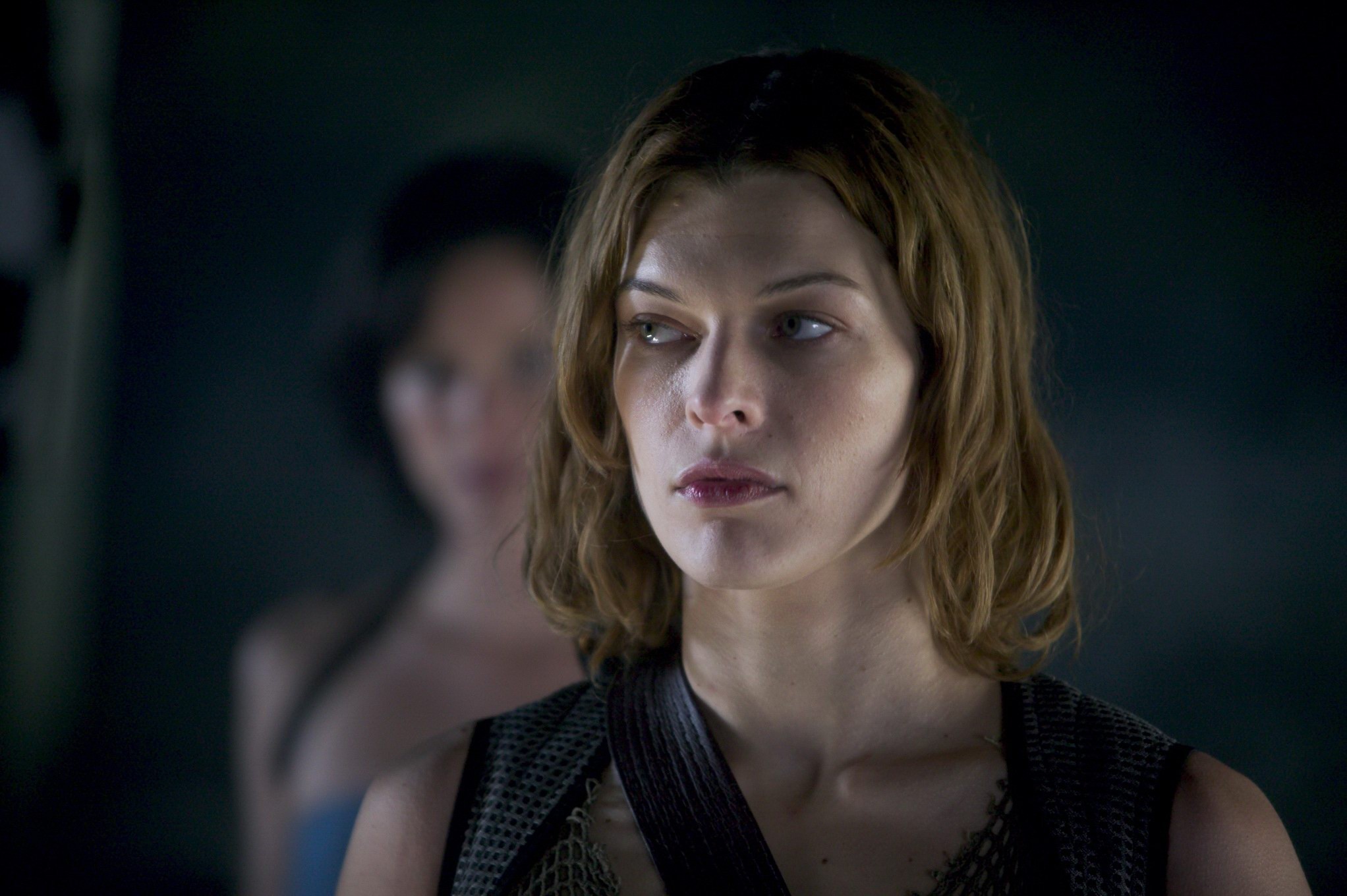 Milla jovovich est sexy, armée jusqu'aux dents dans 'resident evil : apocalypse'.
 #75233240