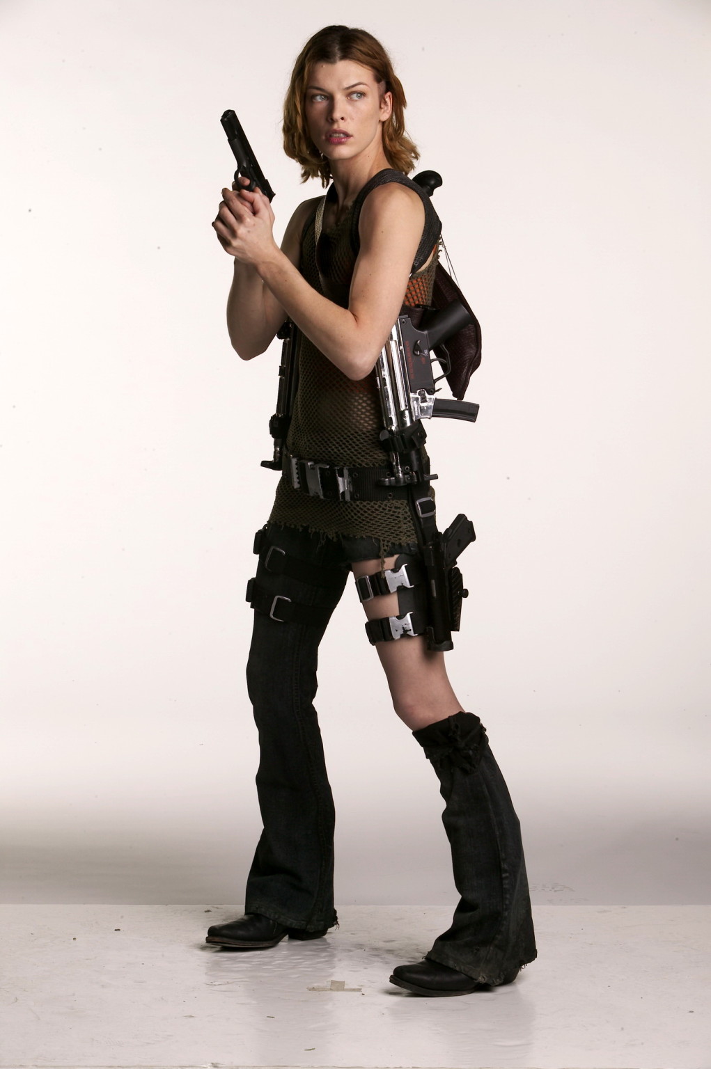Milla Jovovich sieht bis an die Zähne bewaffnet im "Resident Evil: Apocalypse" heiß aus
 #75233265