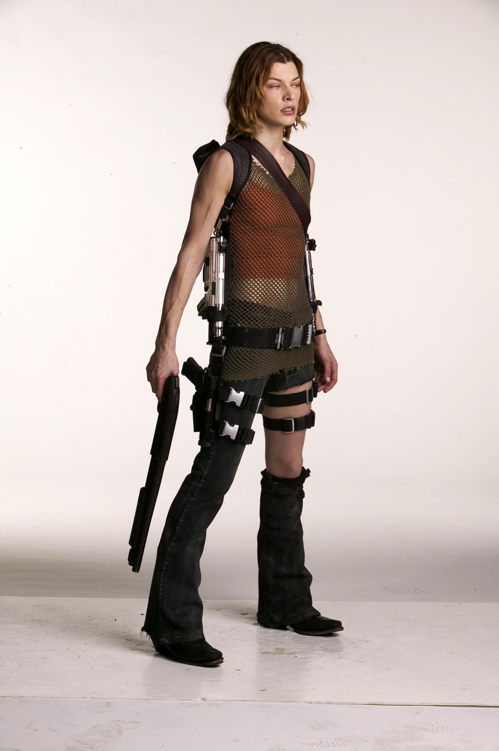 Milla Jovovich sieht bis an die Zähne bewaffnet im "Resident Evil: Apocalypse" heiß aus
 #75233277