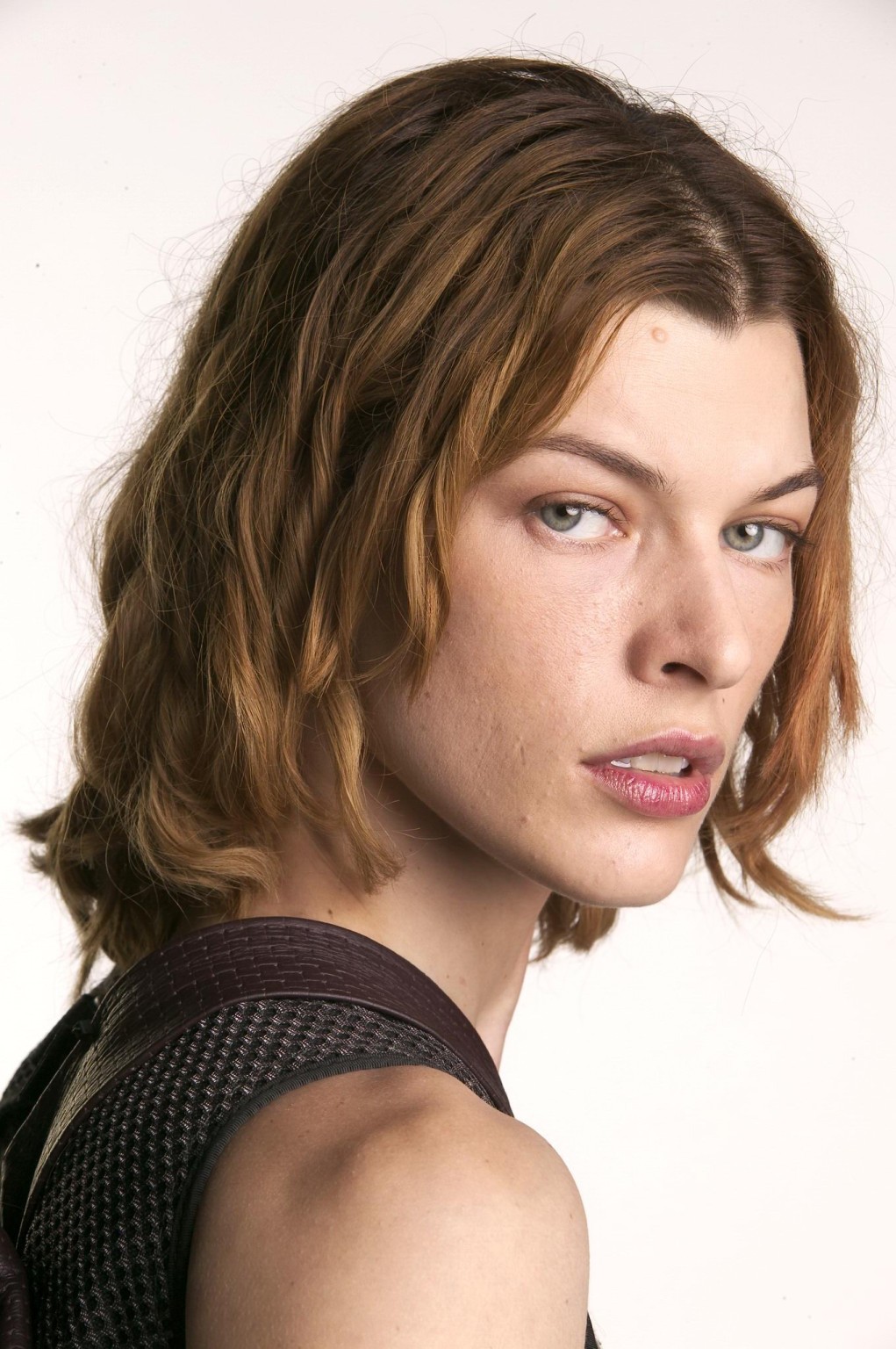 Milla jovovich est sexy, armée jusqu'aux dents dans 'resident evil : apocalypse'.
 #75233288