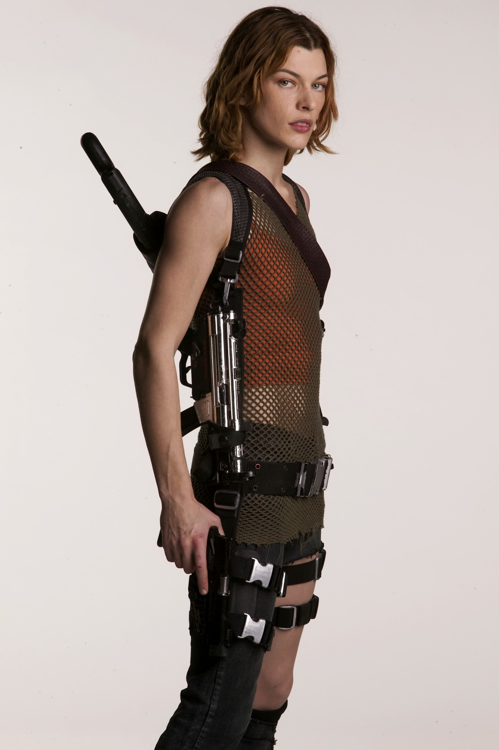 Milla jovovich est sexy, armée jusqu'aux dents dans 'resident evil : apocalypse'.
 #75233294