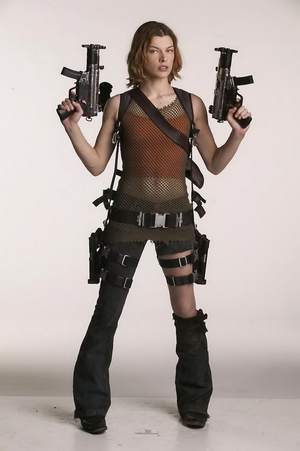 Milla Jovovich sieht bis an die Zähne bewaffnet im "Resident Evil: Apocalypse" heiß aus
 #75233301