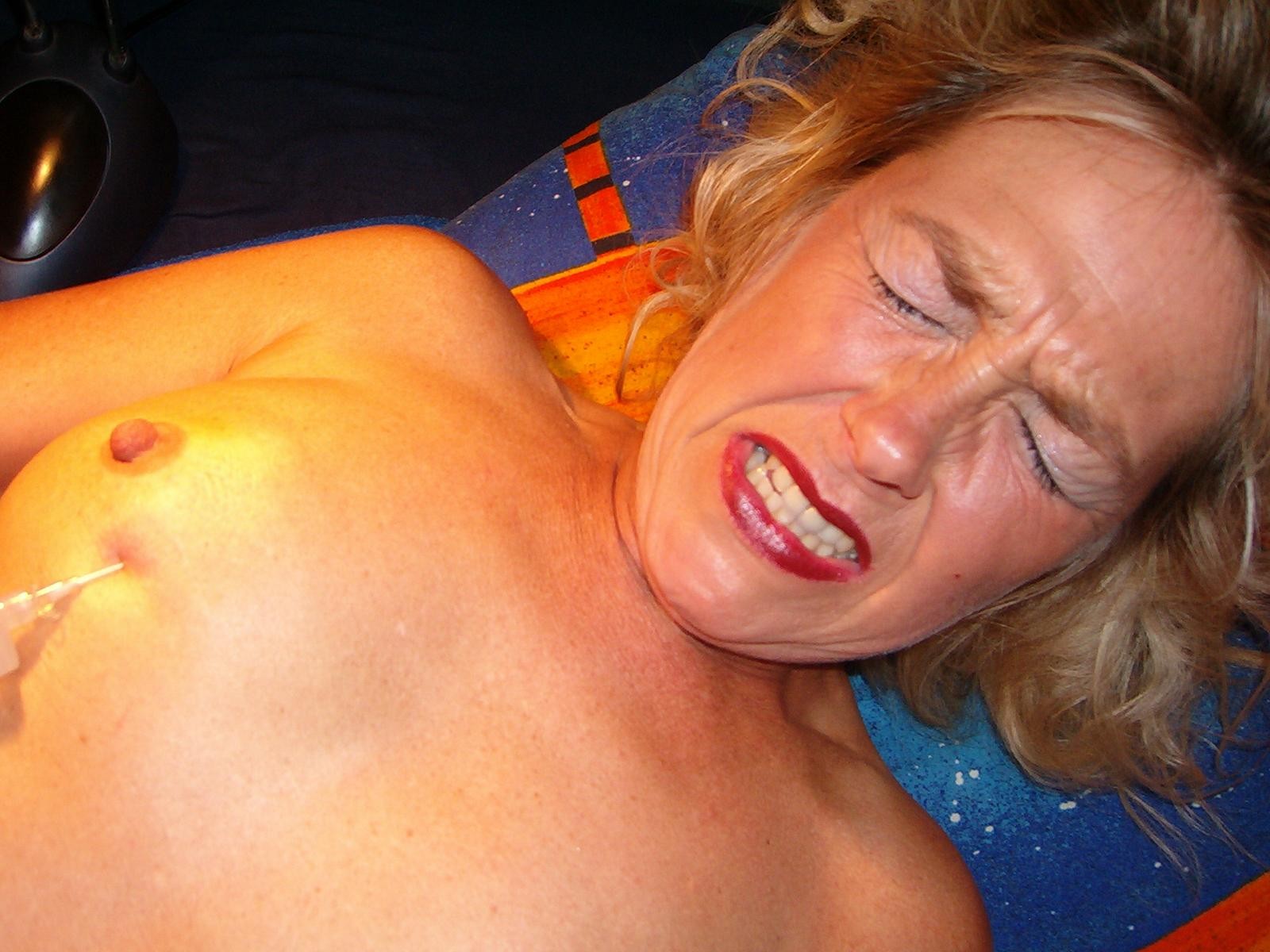 ドイツ人熟女奴隷トリオのサディスティックなアマチュアBDSMと極端な針の痛み
 #72139973