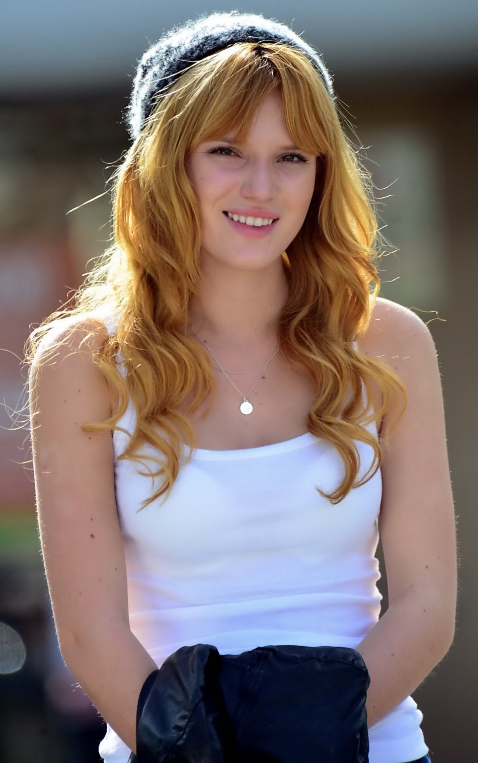 Bella Thorne in durchsichtigem BH-Top und Jeans in Studio City
 #75211625