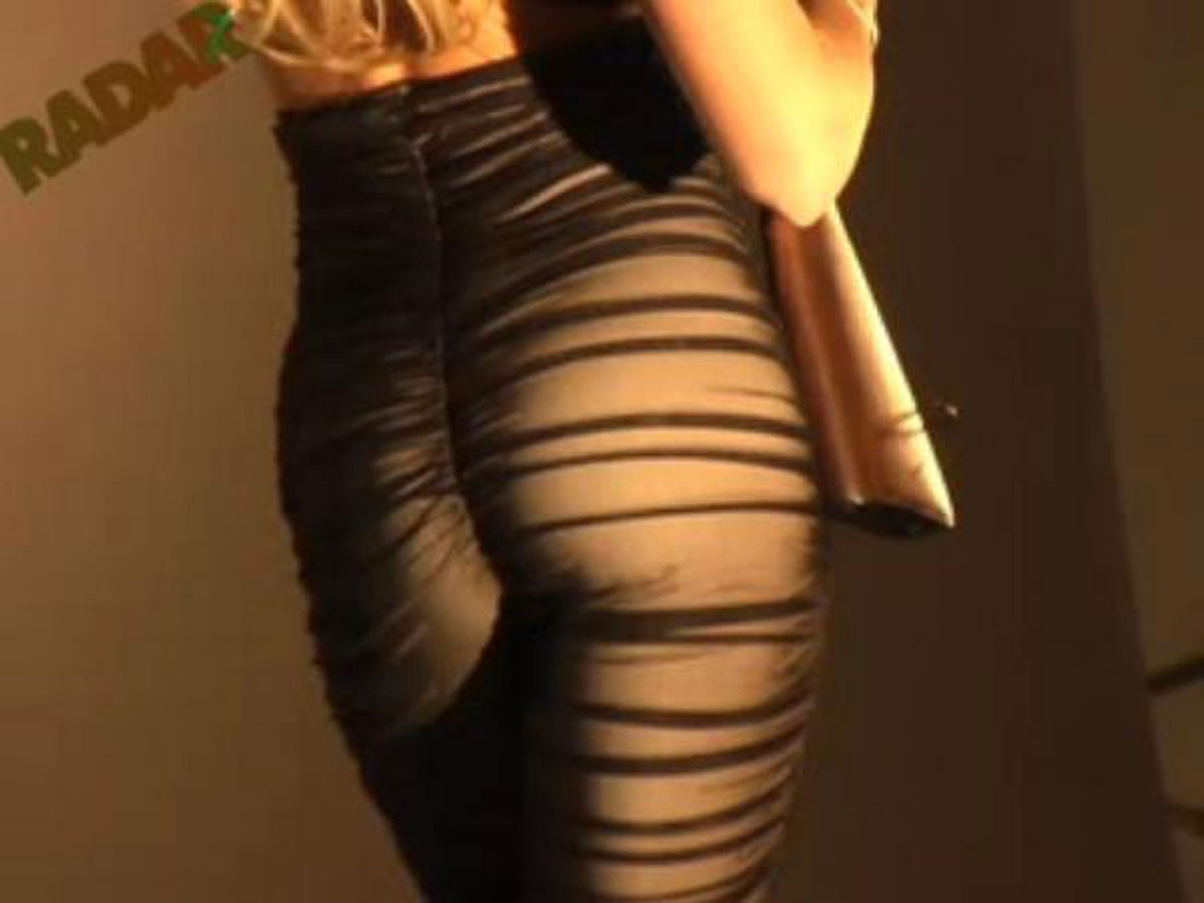 Lindsay Lohan montrant son cul sexy et ses seins énormes.
 #75367930