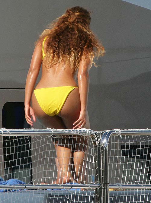 Beyonce knowles exponiendo su cuerpo sexy y su culo caliente en bikini en la piscina
 #75290319