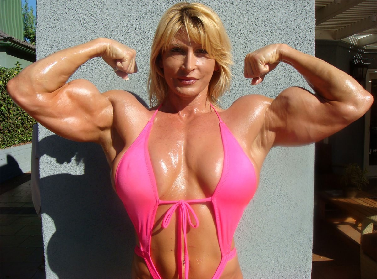 Bella femmina bodybuilder in posa sexy
 #71562103