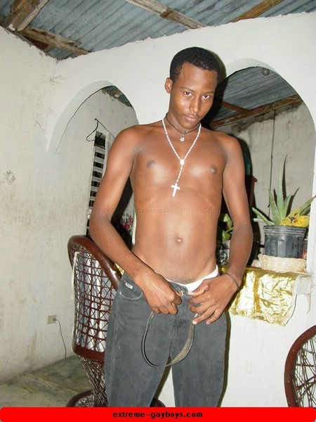 Chicos de todas las razas en un solo sitio.
 #75682398